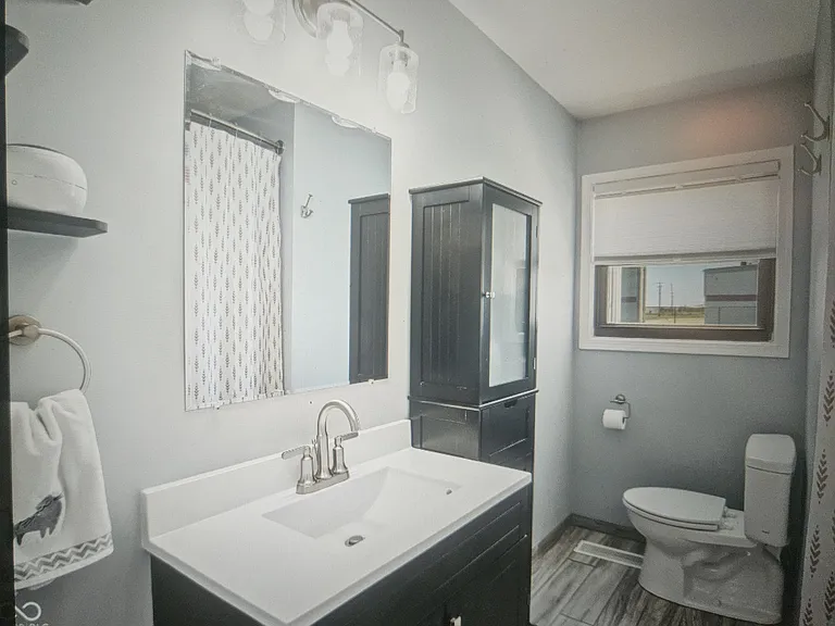 1004 W Noble St — Photo 11
