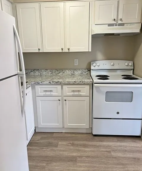952 NE 8th Ave — Photo 9