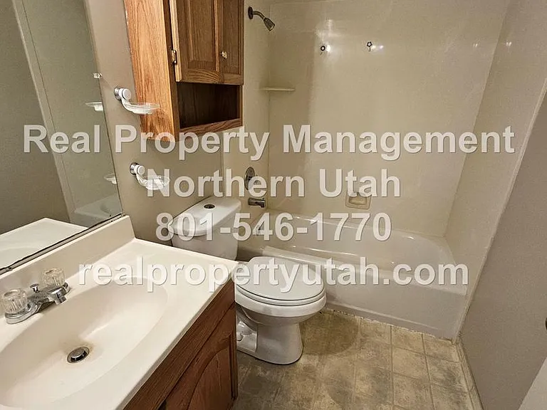 720 Belnap Cir — Photo 16