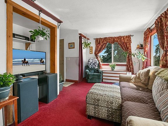 5th image of 646 SE 8th St