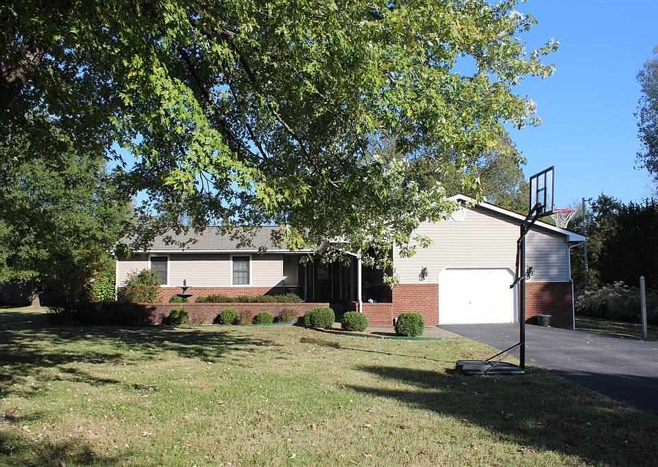 1st image of 131 Green Oaks Ln