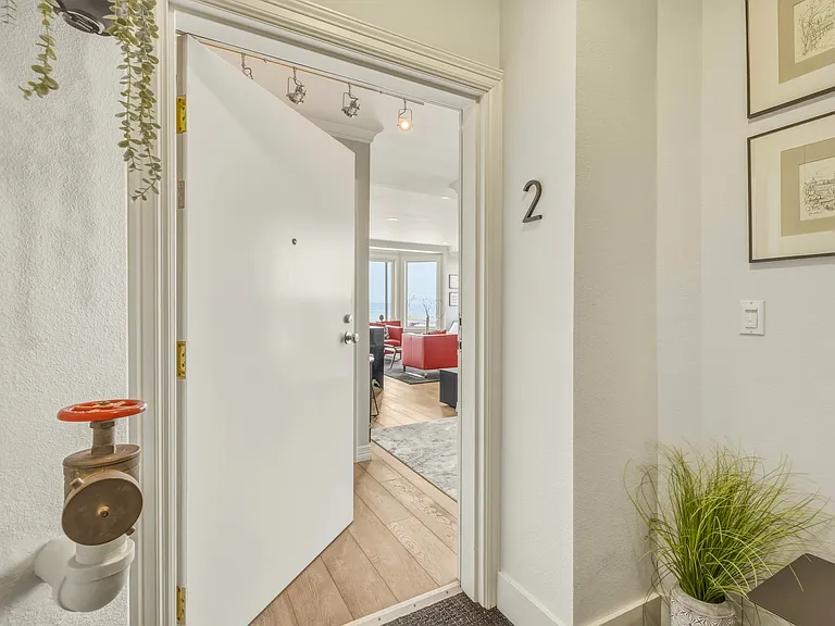 748 N Point St #2 — Photo 5