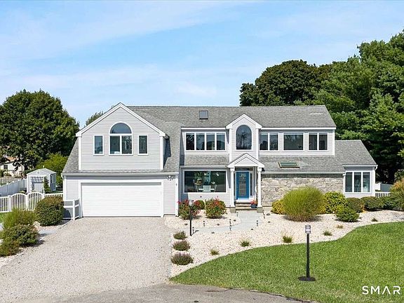 2nd image of 4 Sheffield Cove Road