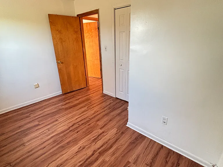 904 Jefferson St — Photo 13