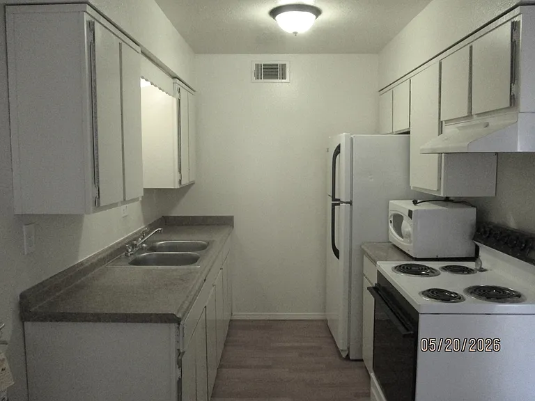 1804 Mary Ellen St NE #D — Photo 2