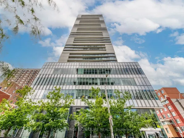 89 McGill St #1011, Toronto, ON M5B 0B1