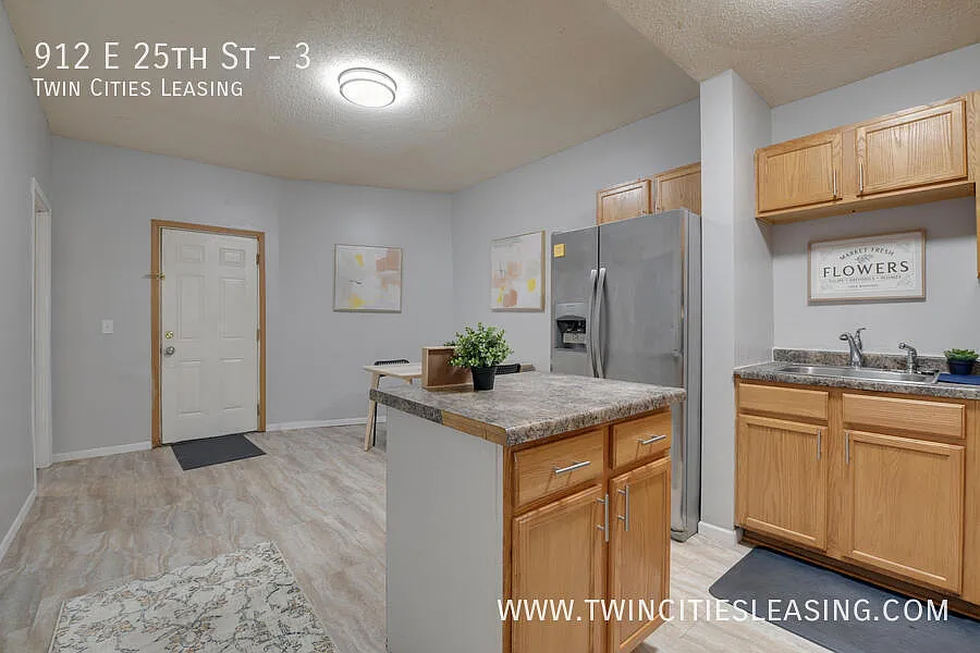 Half Off First Months Rent! Newly Updated 3 Bed, 1 Bath Apartment - With On-Site Washer/Dryer! — Photo 4