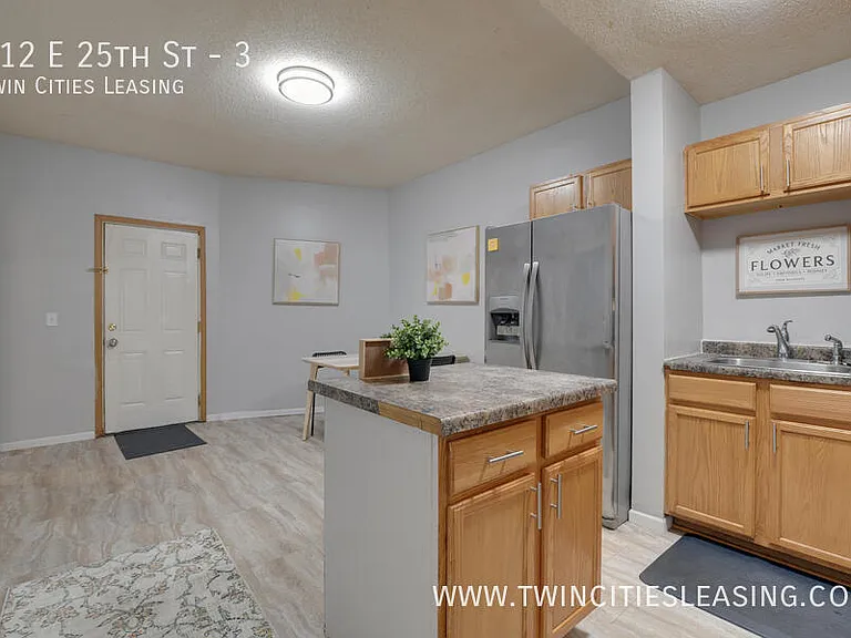 912 E 25th St #3 — Photo 4