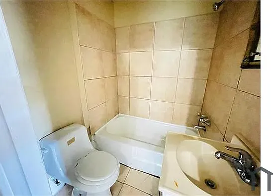 3 bed, 1100 sqft, $2,100 — Photo 3