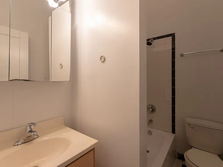 2828 N. Pine Grove — Photo 22