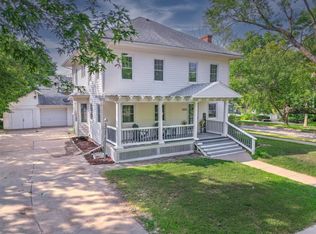 1501 E 1st Ave, Winfield, KS 67156