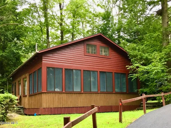 33 Sunrise Shores Loop, Bolton, NY 12814