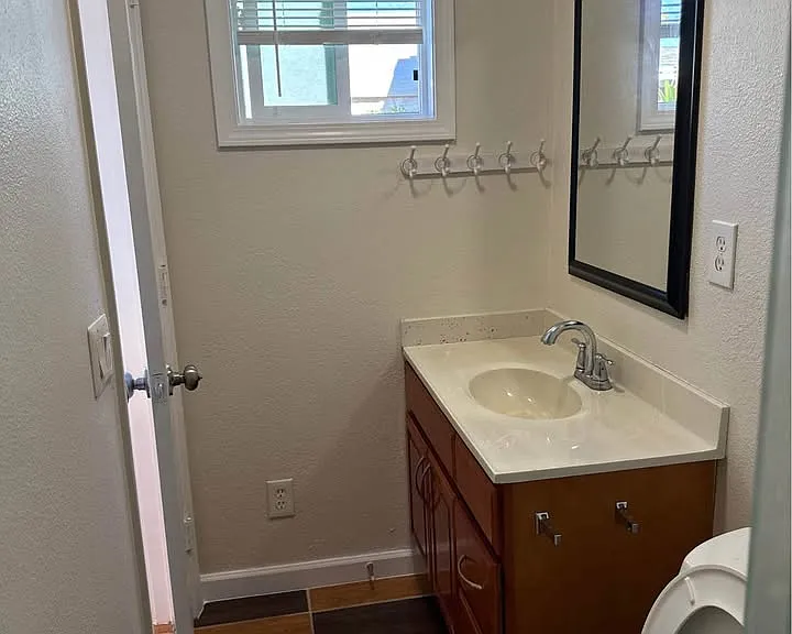2843 Esmond Ave — Photo 6