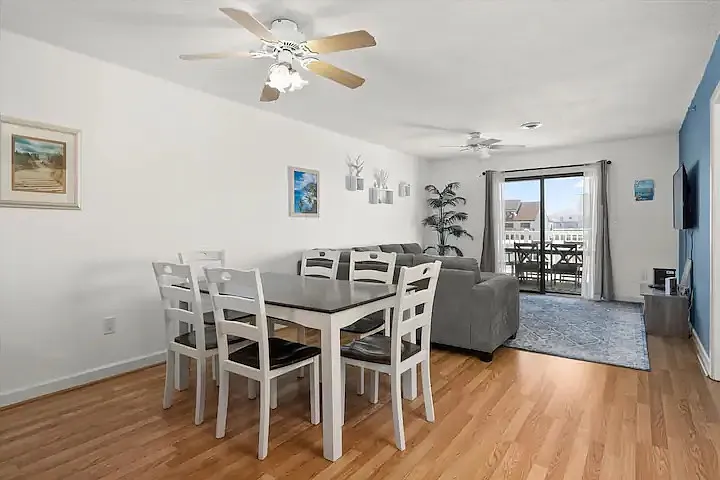 2 bed, 936 sqft, $1,450 — Photo 4