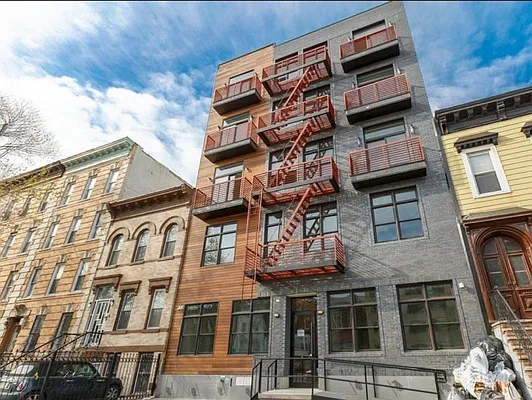 Rented by Delmark Realty LLC | media 19