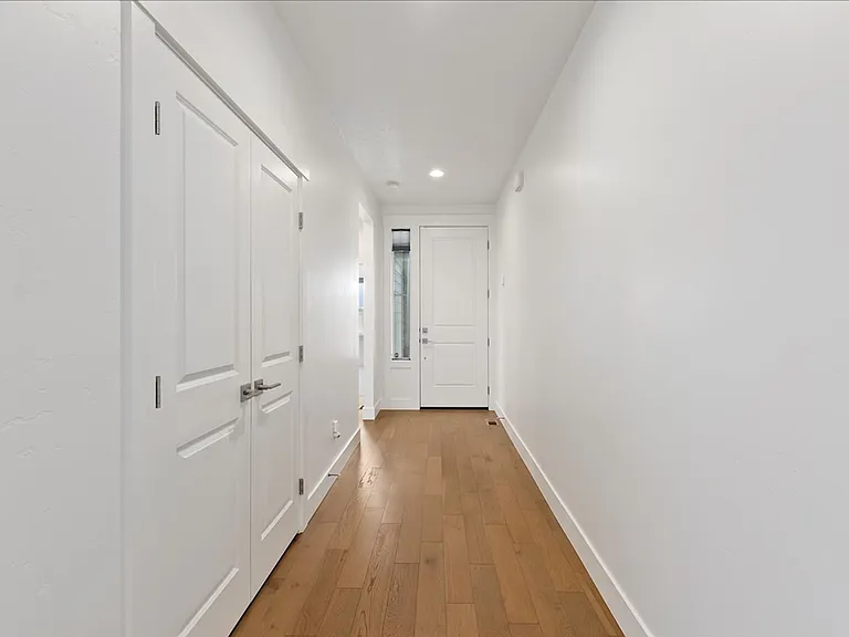4831 S Colusa Ave — Photo 2