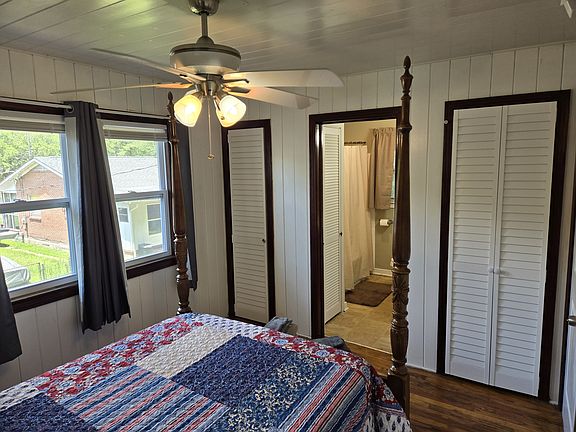 4th image of 3866 Walsh St