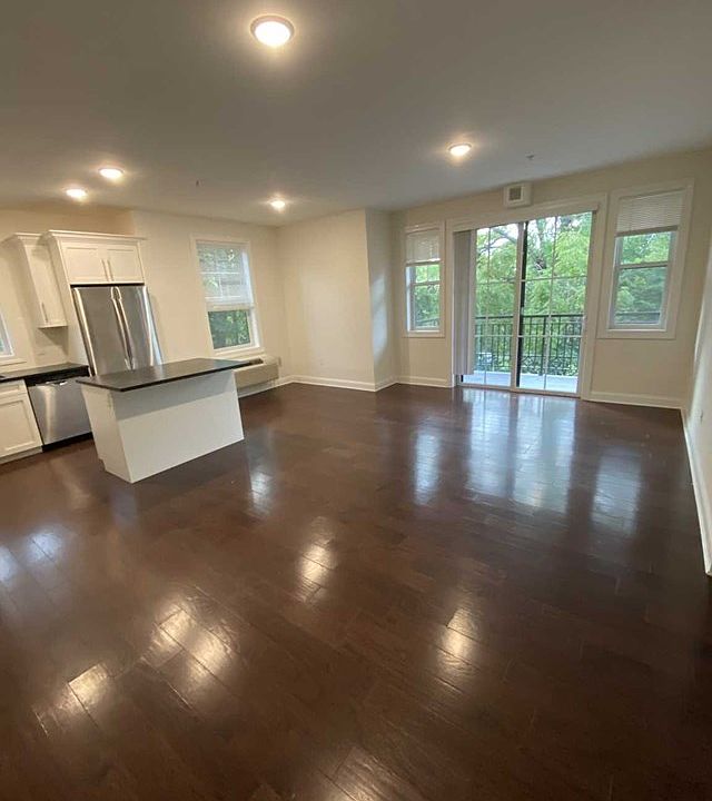 1st image of 2127 Linwood Ave #201