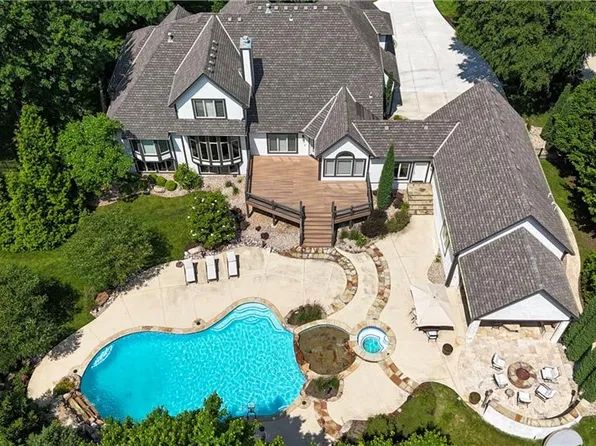 14575 Granada Cir, Leawood, KS 66224