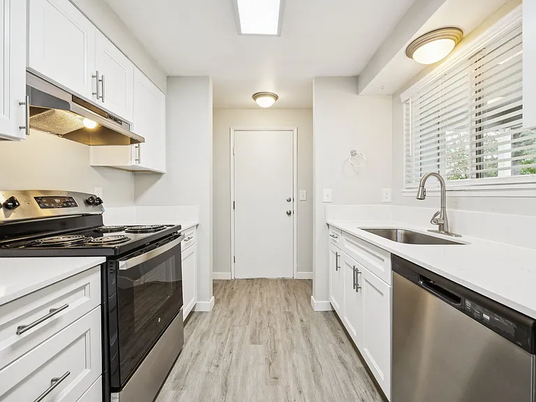 Village At Creekside Townhomes — Photo 25