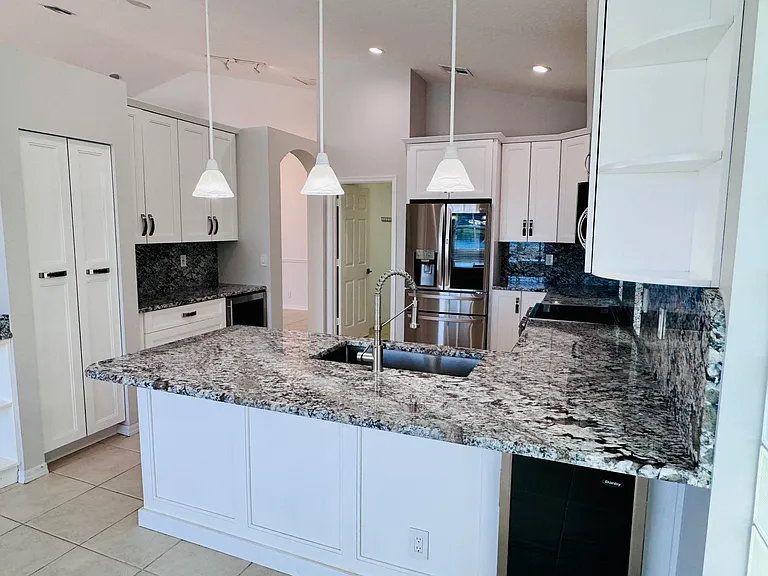 9360 Cove Point Cir — Photo 8