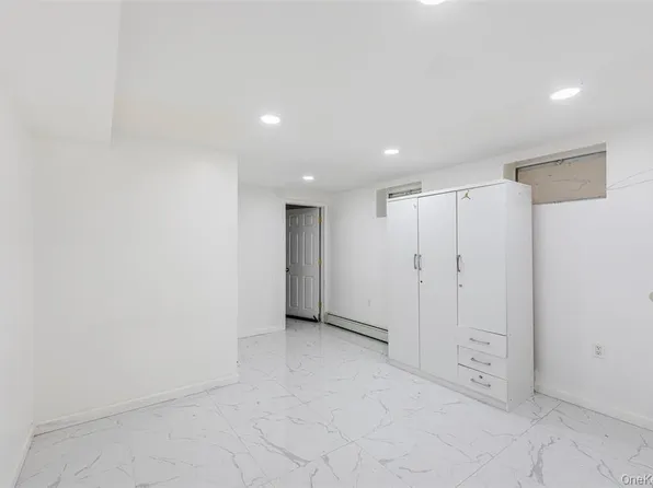 7824 68th Rd, Middle Village, NY