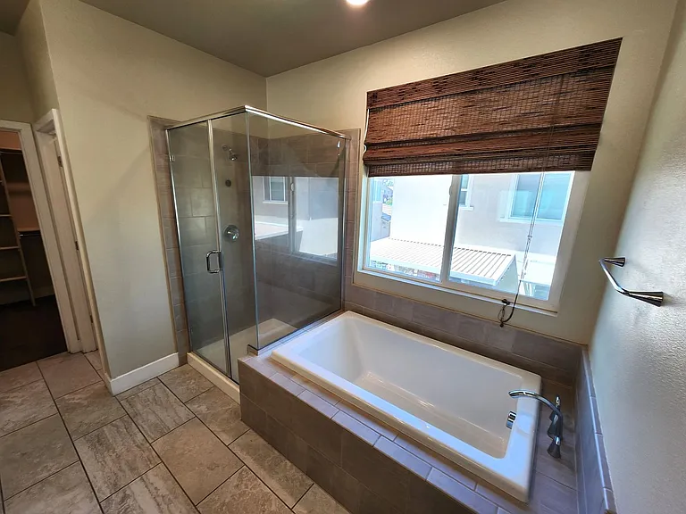 4549 Maple Crest St — Photo 29