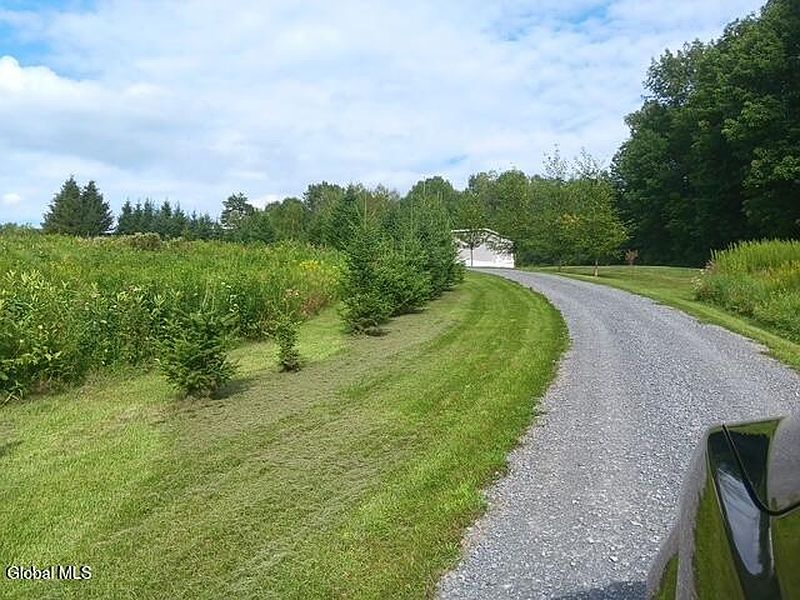 3rd image of 498 Hill Road