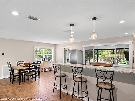 4th image of 741 Lake Blue Dr