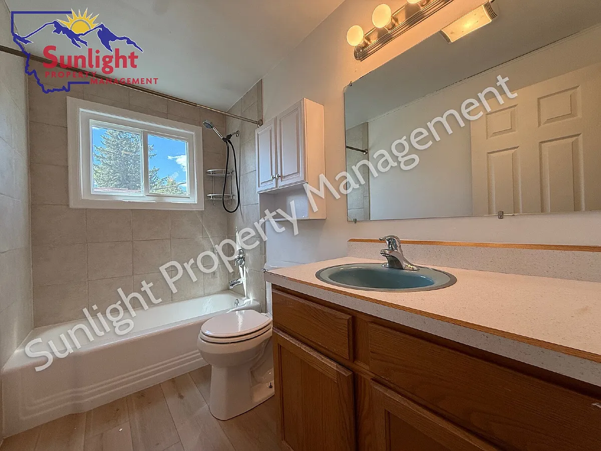 Building Photo - 513 Avenue D