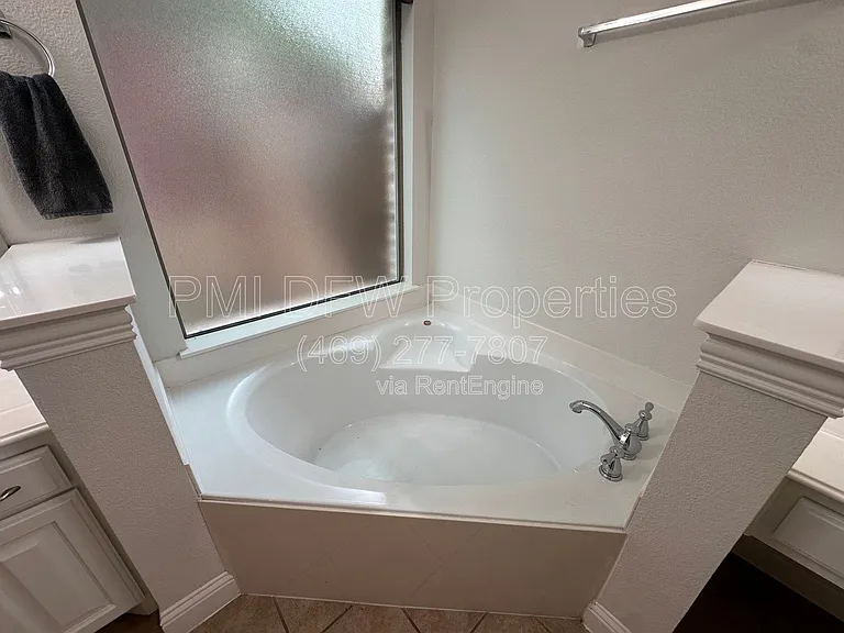2610 Meadow Ridge Dr — Photo 16
