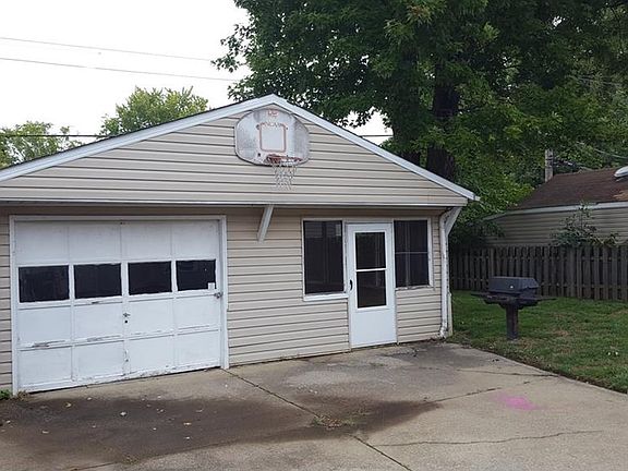 4th image of 227 E 330th St