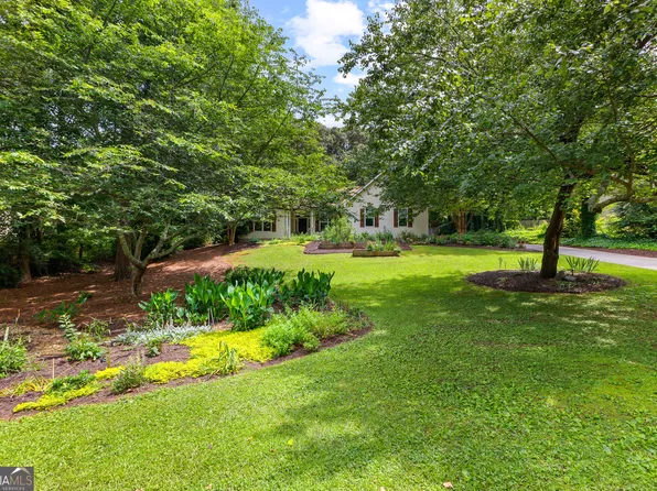 205 N Strathmore Dr, Sharpsburg, GA 30277