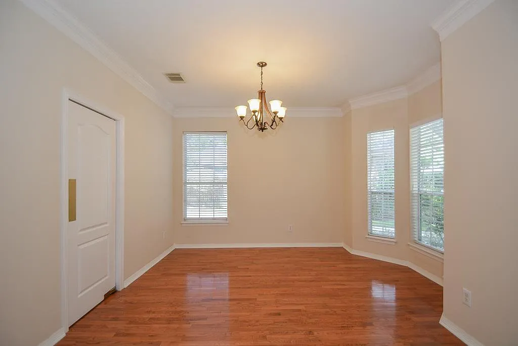 4 bed, 2.5 bath, 2803 sqft, $3,000 — Photo 4