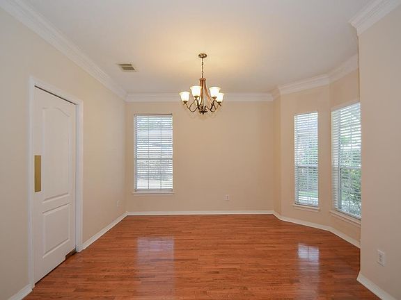4th image of 910 Chinni Ct