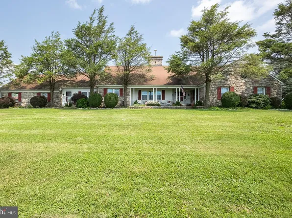 1715 Walnut Rd, Honey Brook, PA 19344