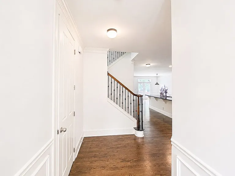5211 Merrimont Dr — Photo 2