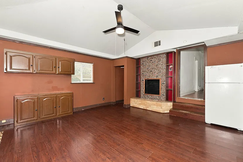 3 bed, 800 sqft, $1,950 — Photo 4