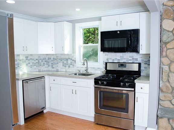 3rd image of 74 Longfellow Dr