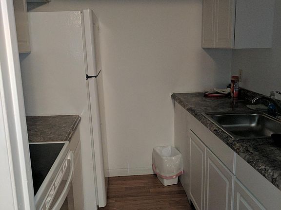 3rd image of 227 Palmetto Ln APT 26