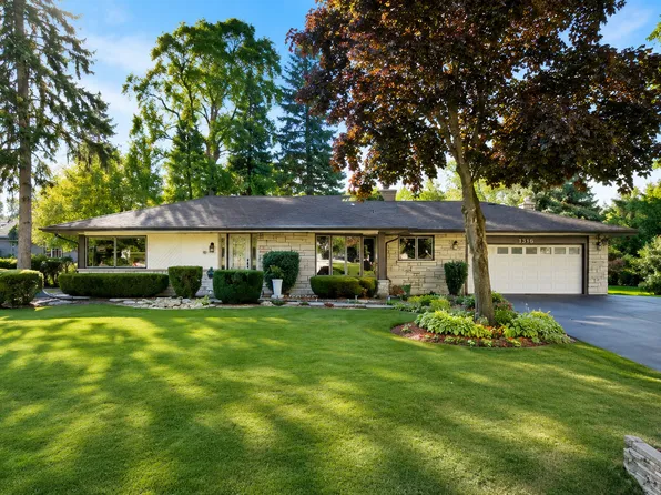 1318 Sunset Dr, Schaumburg, IL 60193