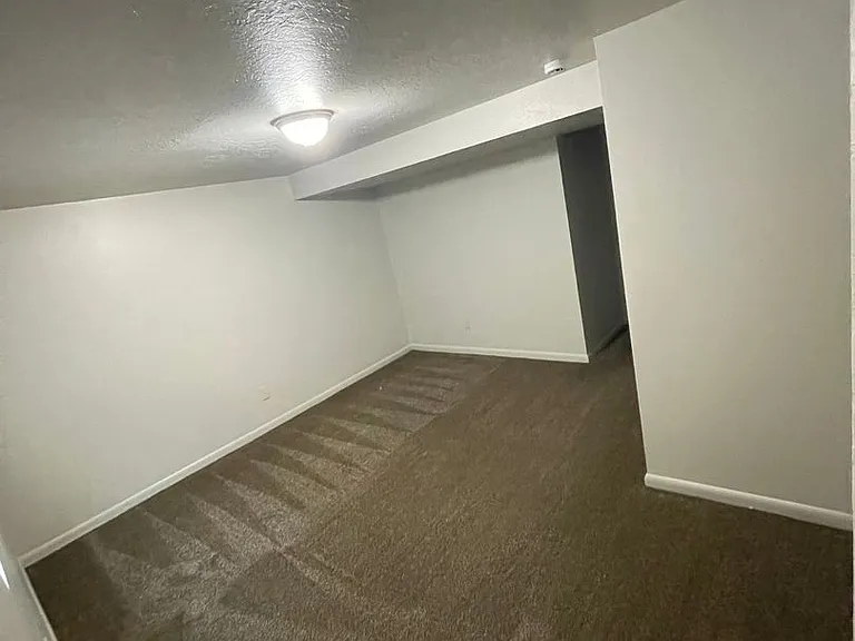 Newly remodeled three-bedroom apartment! — Photo 11