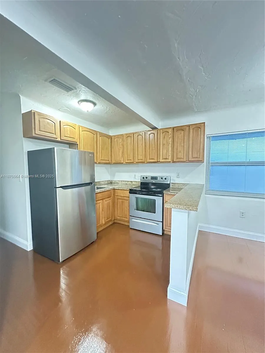 Building Photo - 2021 Bay Dr #3