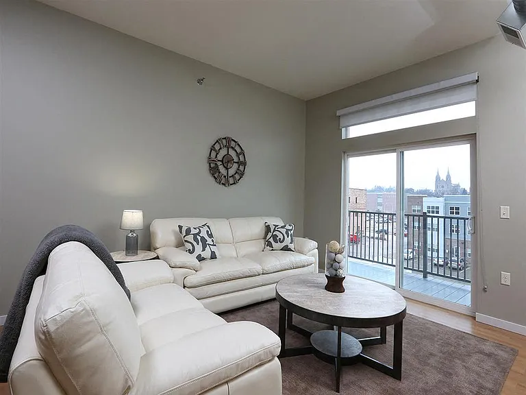 Phillips Avenue Lofts — Photo 23