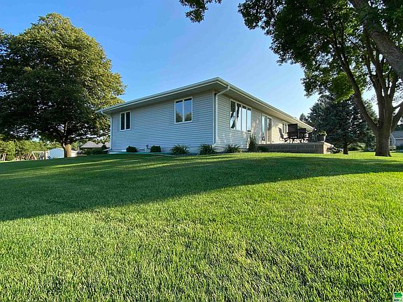 2nd image of 610 Park Ct