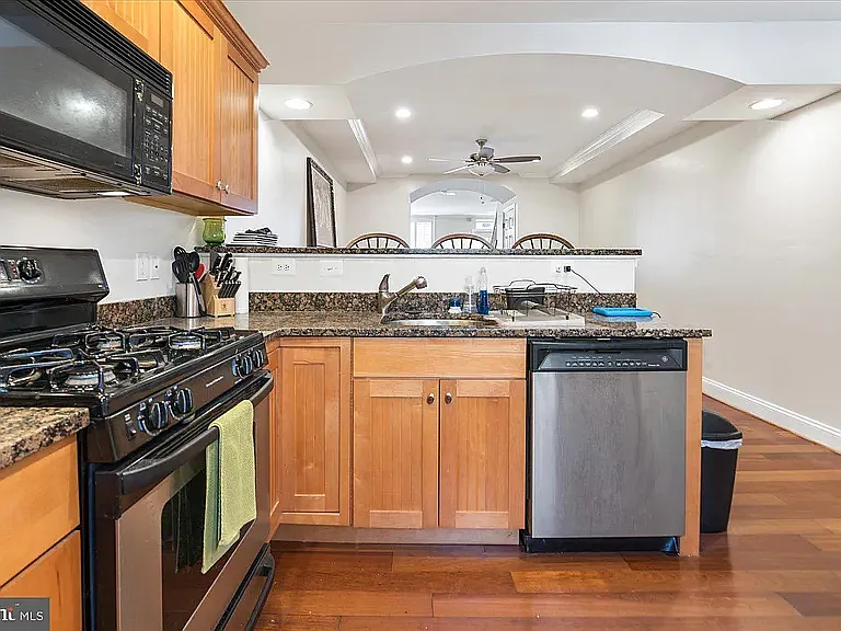 522 S Clinton St — Photo 12