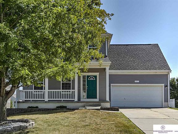 2nd image of 811 Stony Point Dr