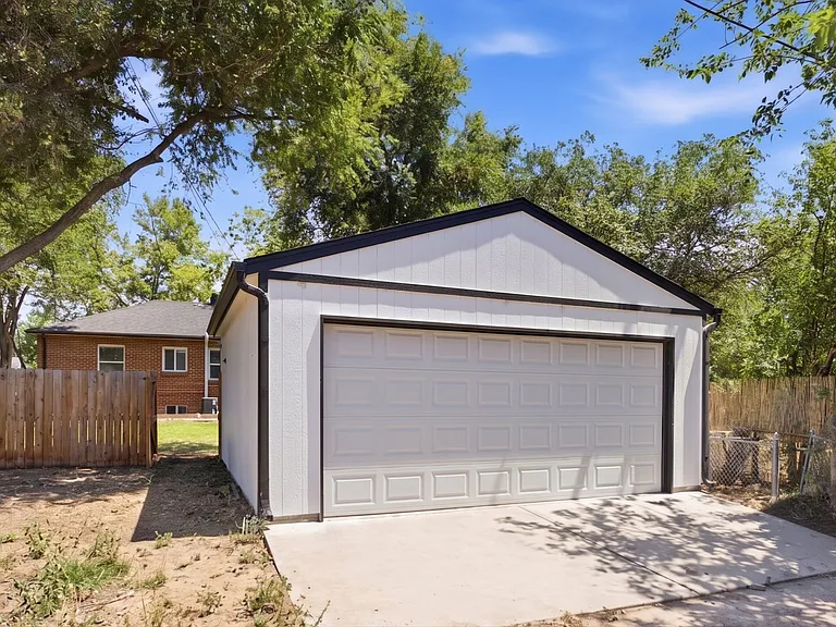 1227 Ash St — Photo 22