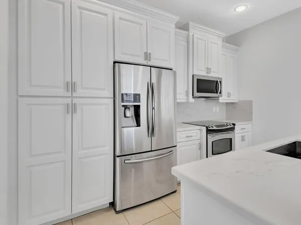 838 NW 83rd Ln, Boca Raton, FL 33487