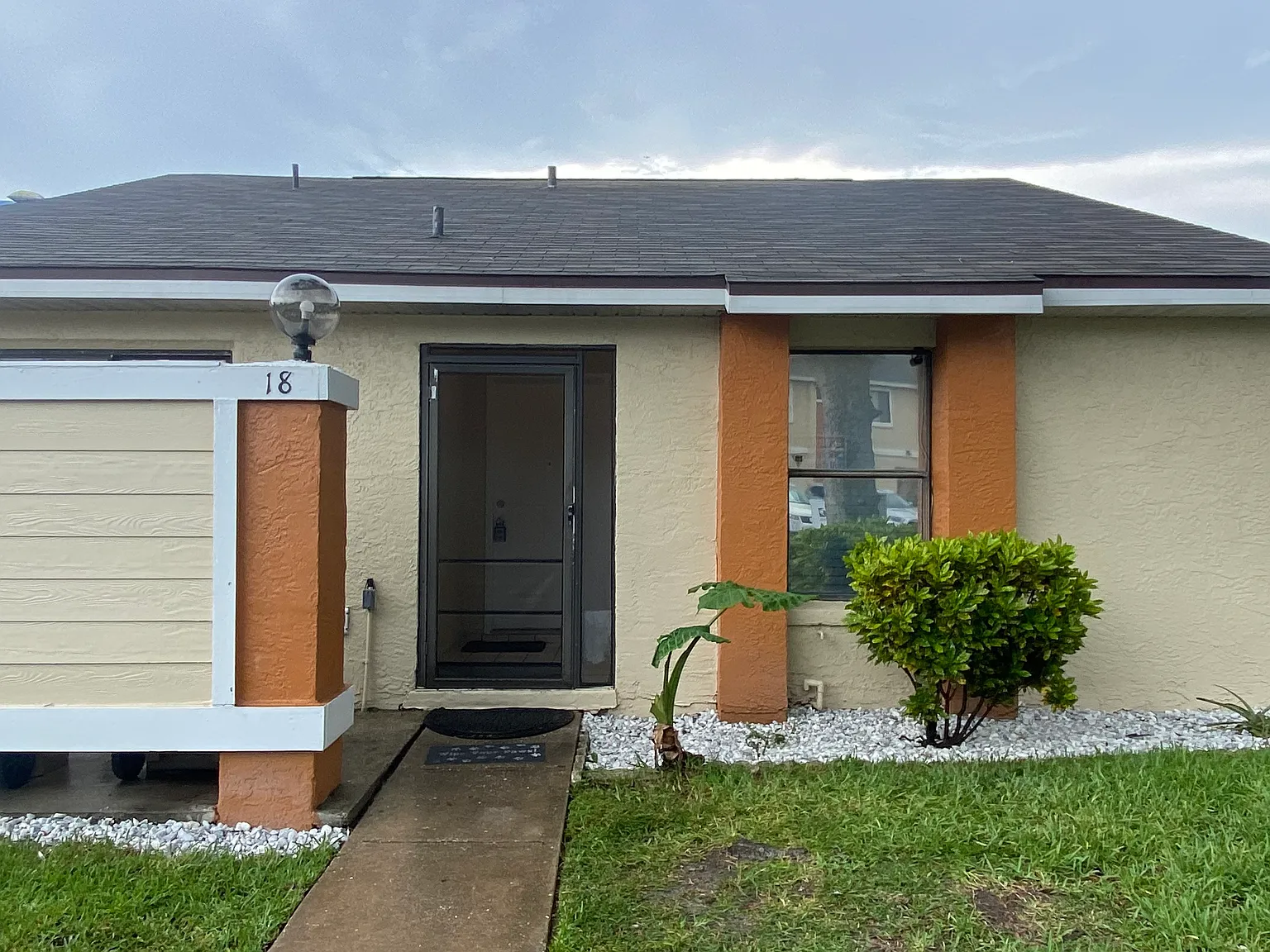 3 bed, 1070 sqft, $2,300 — Photo 3